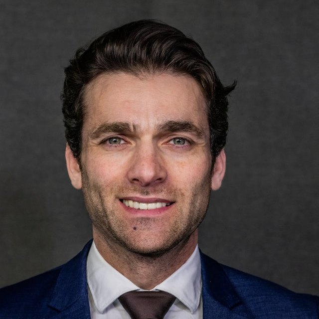 Stefan Stelthove — Corporate & Commercial Lawyer, Müller Konsult